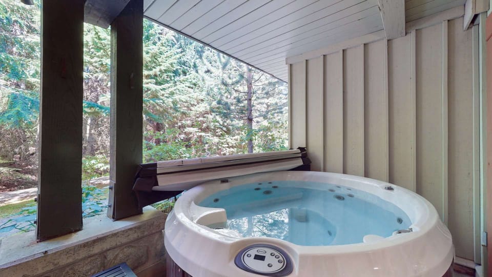 Indoor spa tub