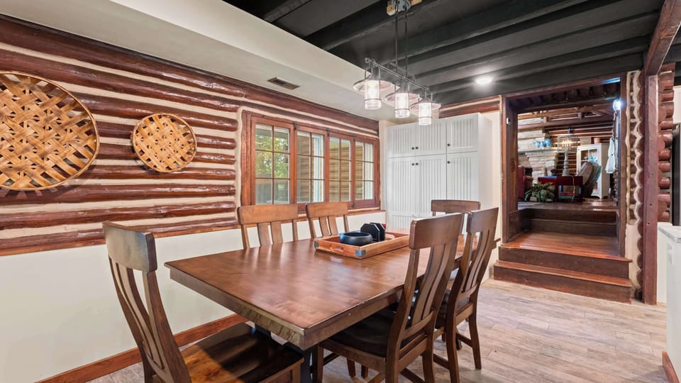 House, Multiple Beds, Patio (Log Cabin Retreat) | Dining