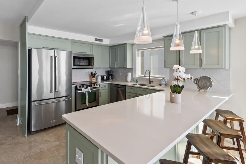 Condo, 3 Bedrooms | Private kitchen | Coffee/tea maker, fridge, oven, toaster