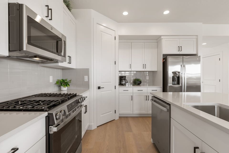 House, 5 Bedrooms | Private kitchen | Fridge, oven, coffee/tea maker, toaster