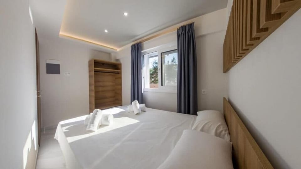 Suite, Pool View | Free WiFi