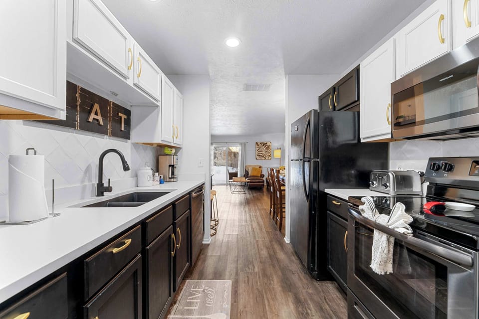 Condo, Multiple Beds, Patio, Garden View (Ashley's Luxurious Snuggery) | Private kitchen