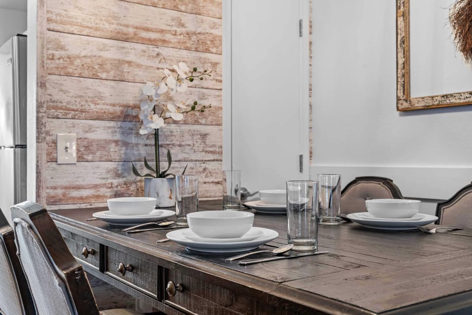 Condo, Multiple Beds, Patio, Garden View (Ashley's Charming Chalet) | Dining