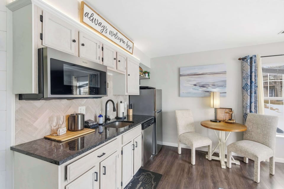 Studio Suite, Multiple Beds, Balcony, Garden View (TaneyCoMo Topia) | Private kitchen | Dining tables