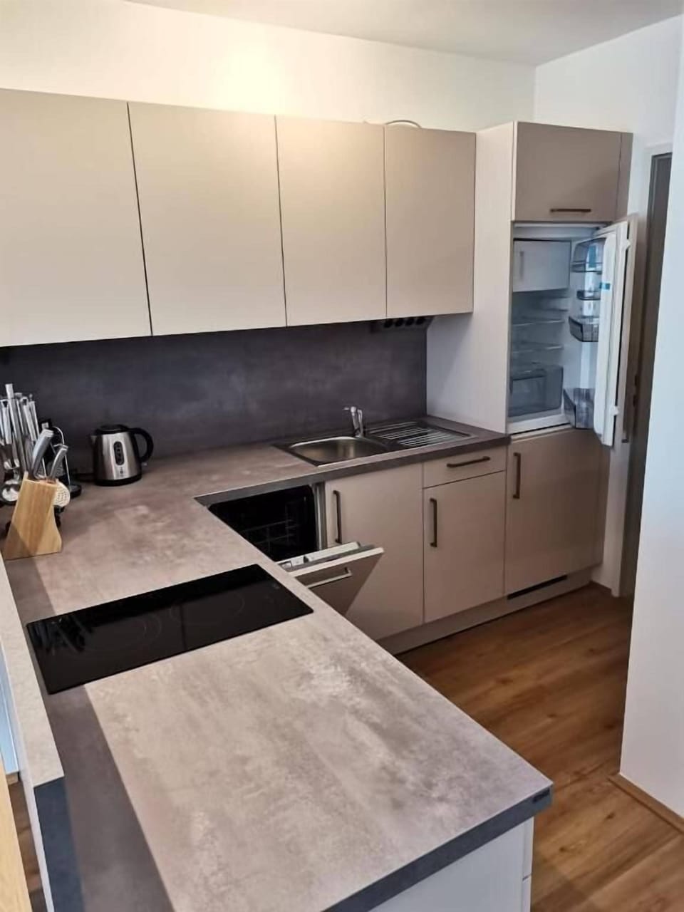 Room, Balcony, Garden View | Private kitchen | Fridge, oven, stovetop, dishwasher