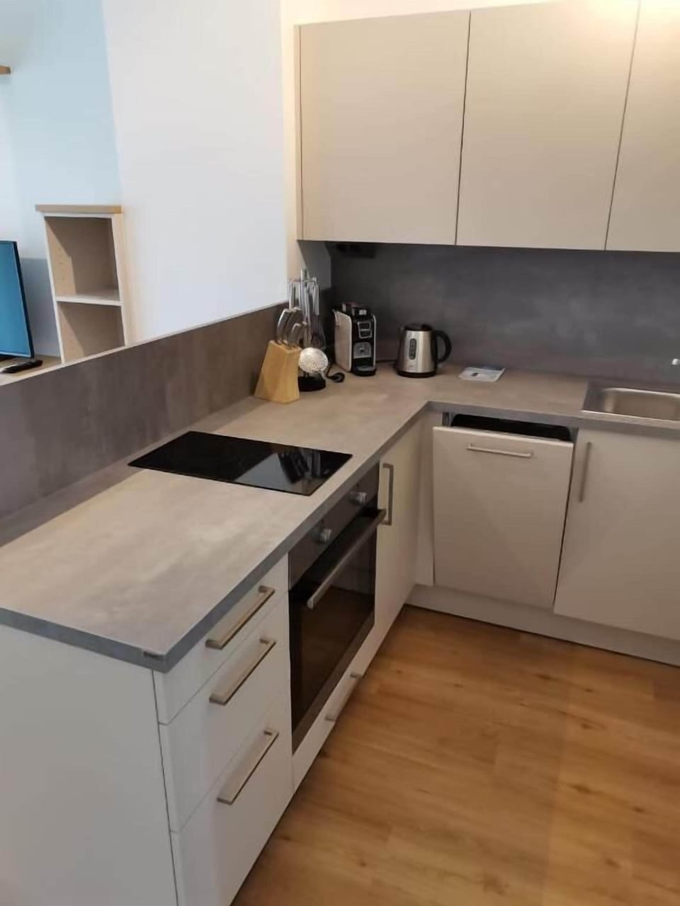 Room, Balcony, Garden View | Private kitchen | Fridge, oven, stovetop, dishwasher