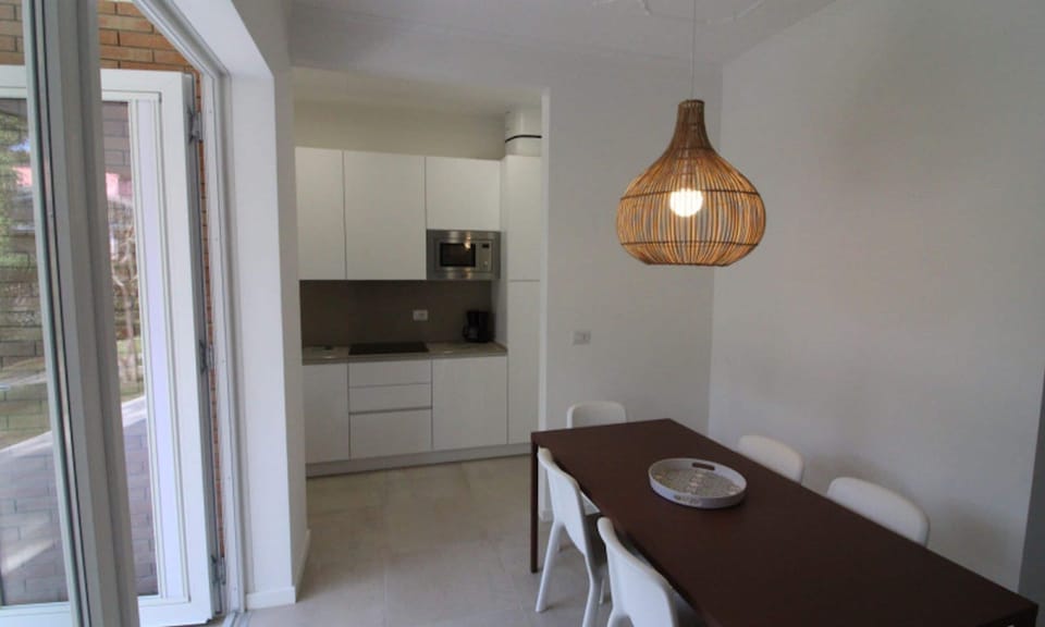 Villa, 2 Bedrooms, Patio, Garden View | Dining room