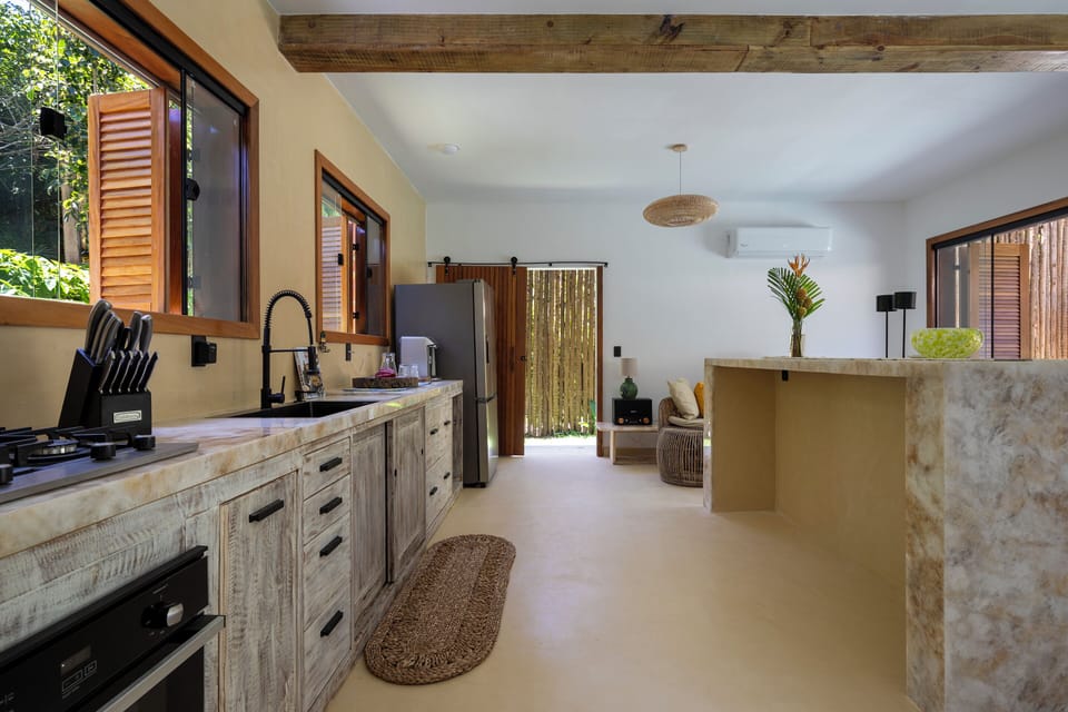 Deluxe House, Lanai, Garden View | Private kitchen | Microwave, oven, stovetop