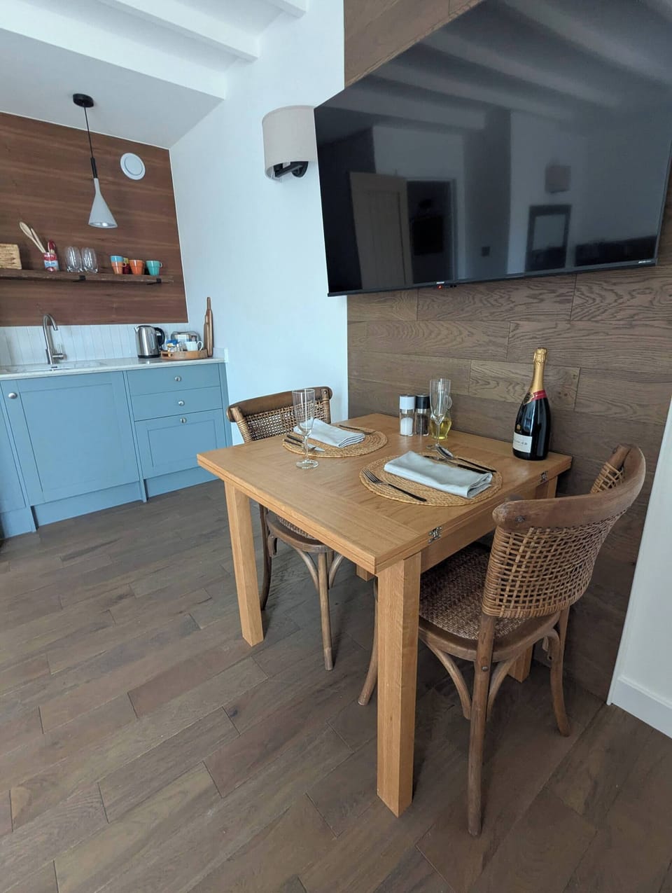 Apartment, 2 Bedrooms, Accessible, Balcony | Dining