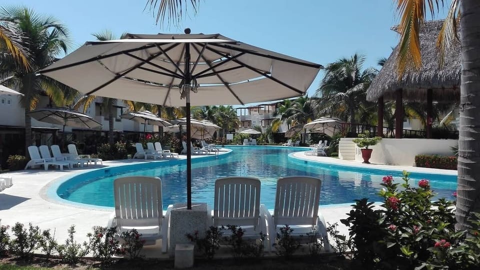 Exclusiva villa en Terrasol Diamante, a tan solo 4 minutos del centro comercial "La Isla"