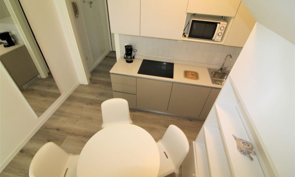 Apartment, 1 Bedroom, Balcony | Interior