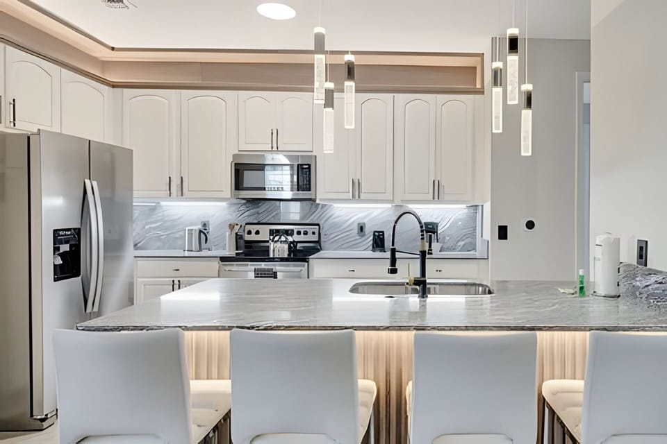 Basic Villa | Private kitchen | Cookware/dishes/utensils, dining tables