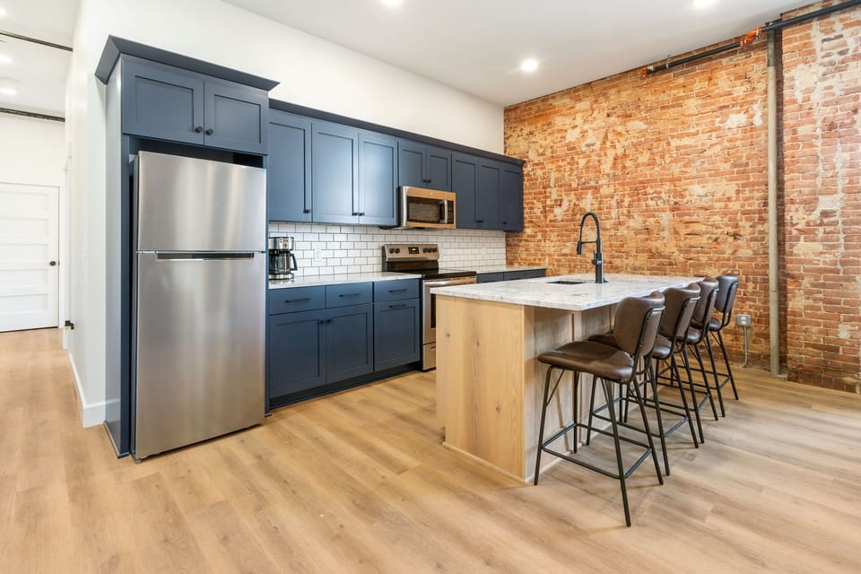 Classic Apartment, Kitchen, City View | Private kitchen | Full-size fridge, oven, stovetop, dishwasher