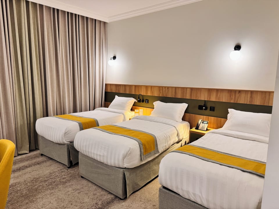 Triple Room | In-room safe, desk, blackout drapes, iron/ironing board