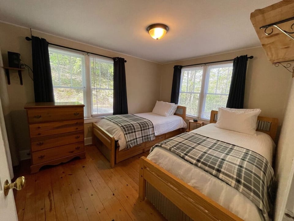 twin beds