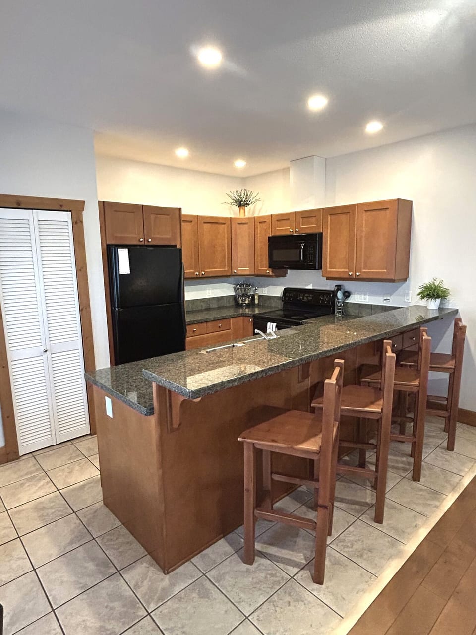 Fully Equipped Kitchen with Cookware, Pots & Pans, Coffee Maker, Toaster & Spice
