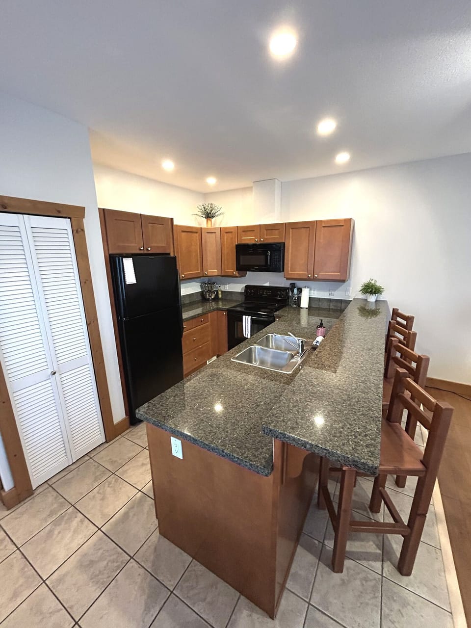 Fully Equipped Kitchen with Cookware, Pots & Pans, Coffee Maker, Toaster & Spice