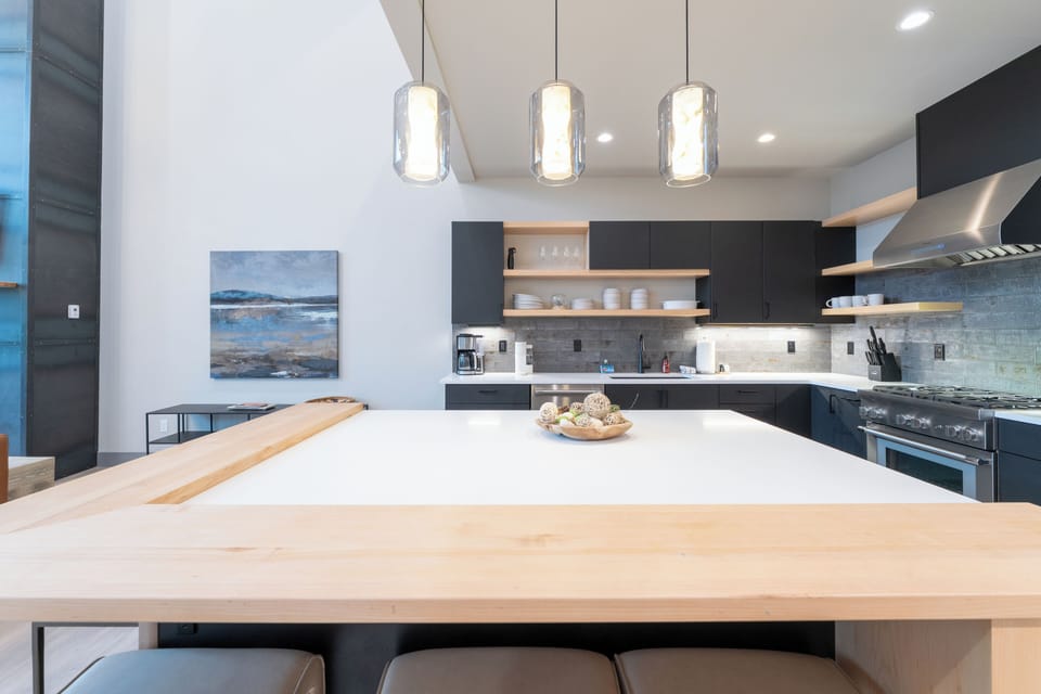 Kitchen island | Main Level