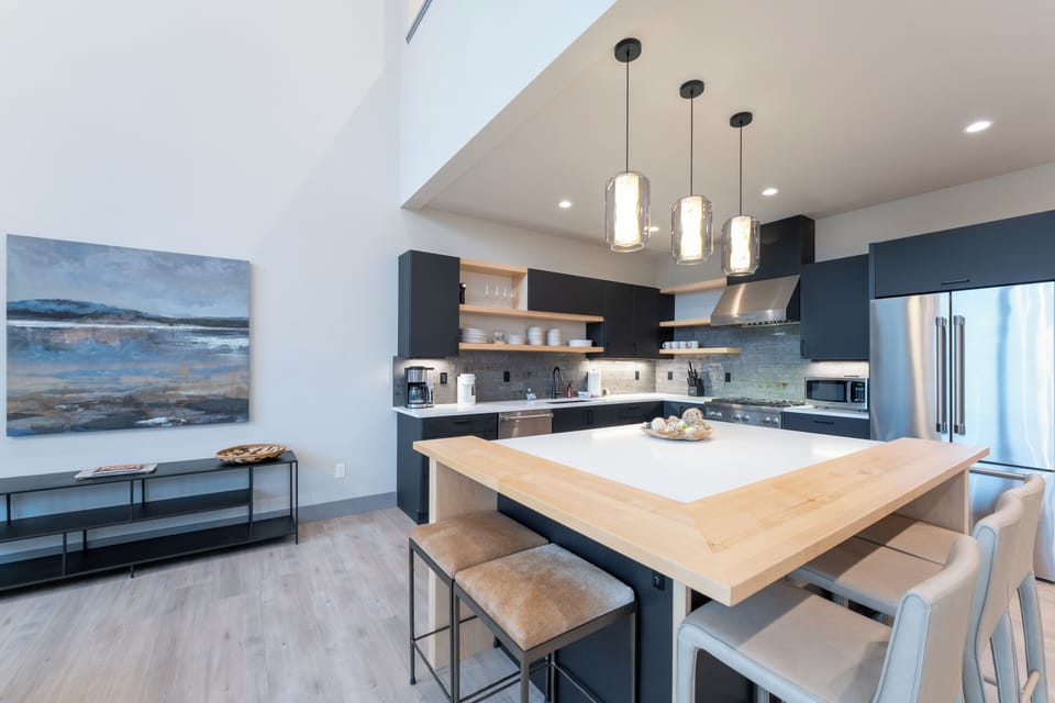 Beautiful full kitchen | Main Level