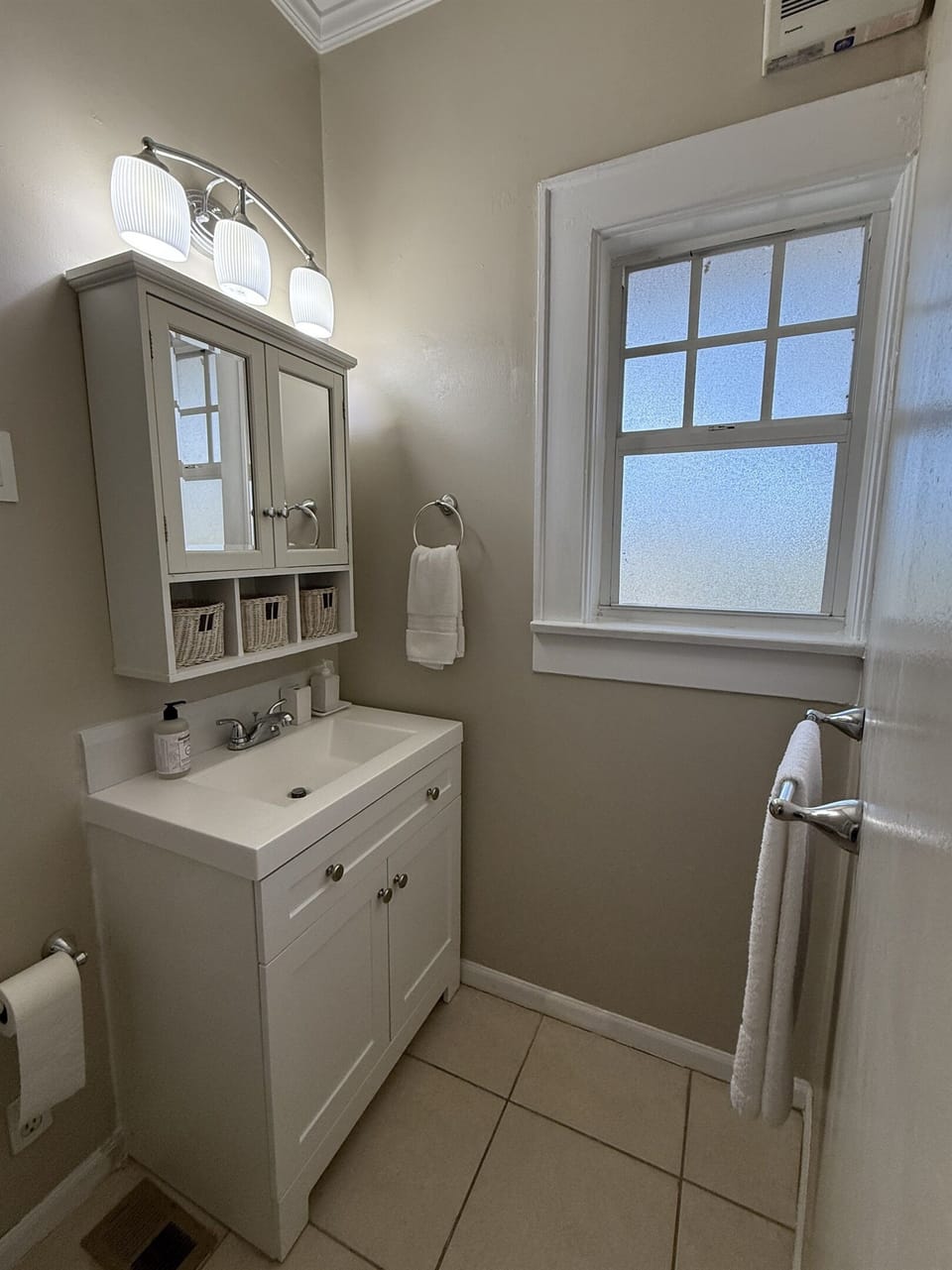 Bathroom sink