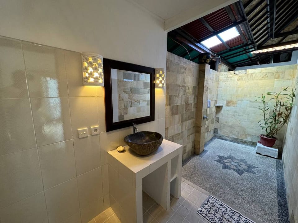 Standard Double Room, Mountain View | Bathroom | Shower, hair dryer, towels