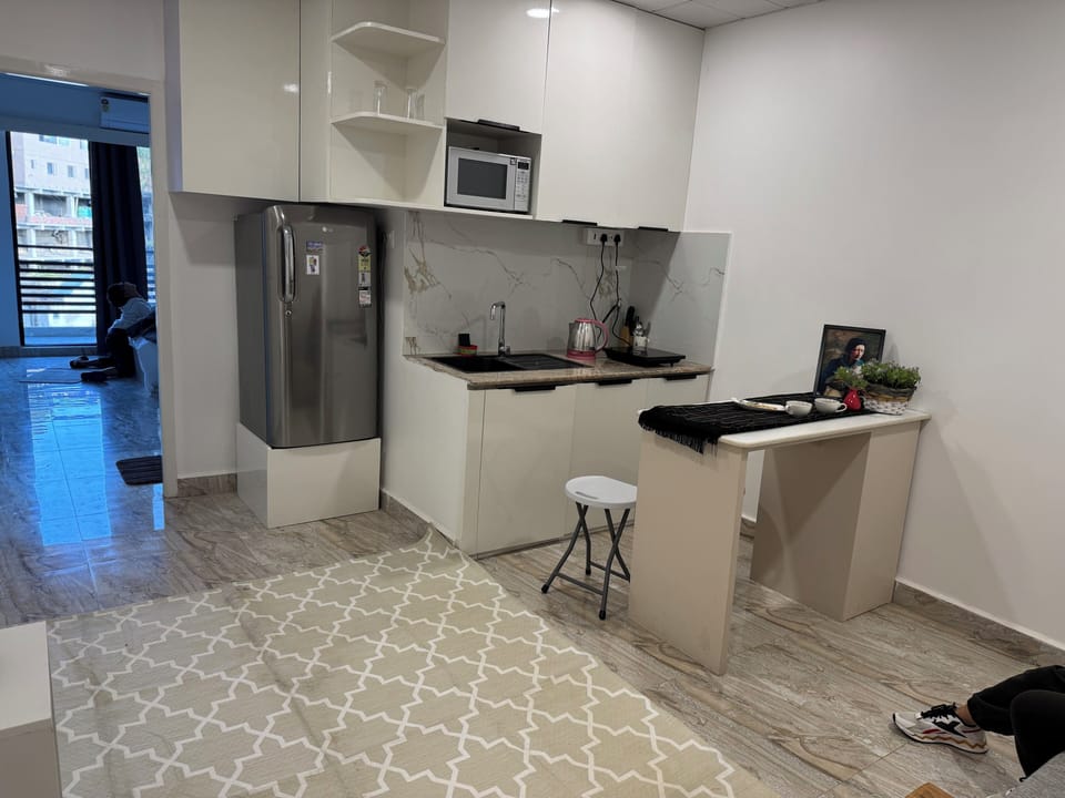 Fridge, microwave, stovetop, cookware/dishes/utensils