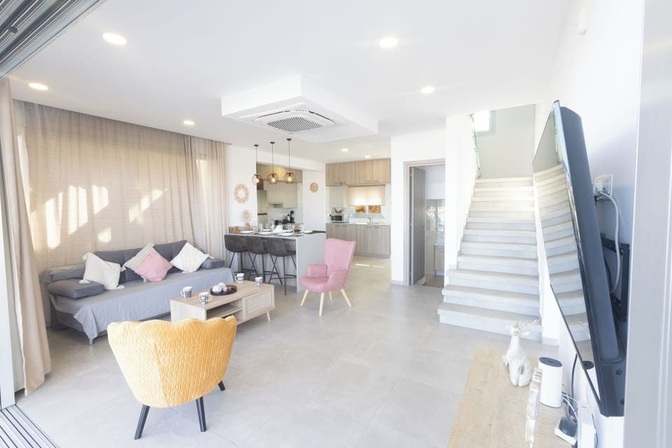 Villa, 4 Bedrooms, Private Pool, City View | Living room