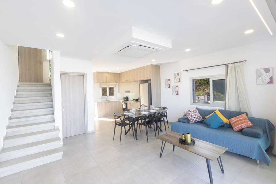 Villa, 4 Bedrooms, Private Pool, City View | Living room