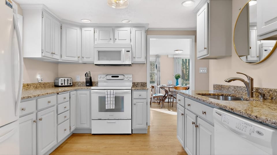 Full Kitchen! 