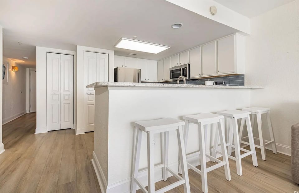 Breakfast Bar in the kitchen for extra seating