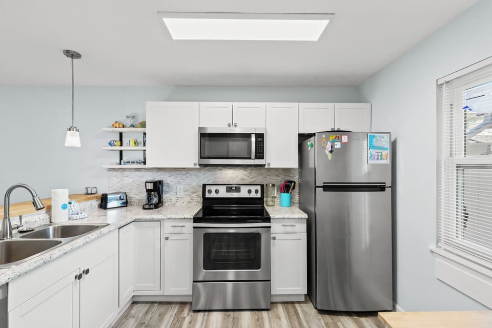 Townhome, Multiple Beds, Patio, Garden View (114 Palm Beach Dr D) | Private kitchen