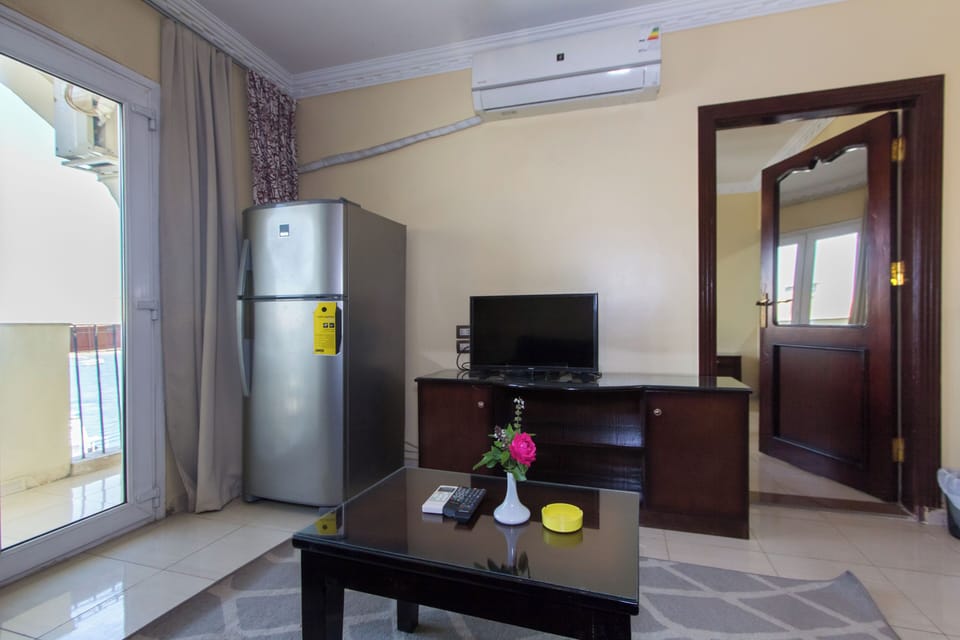Deluxe Studio Suite, 1 Queen Bed with Sofa bed, River View | Living area