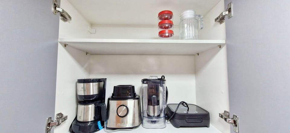 Basic Apartment | Private kitchen | Mini-fridge, stovetop, blender, cookware/dishes/utensils