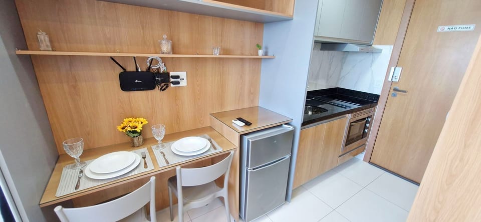 Basic Apartment | Private kitchen | Mini-fridge, stovetop, blender, cookware/dishes/utensils