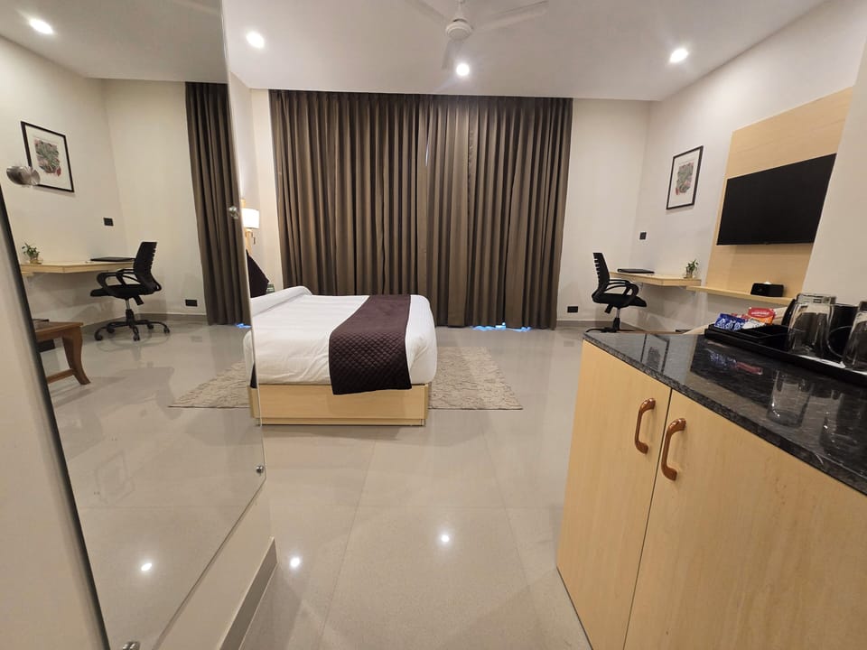 Family Room | Memory foam beds, laptop workspace, rollaway beds (surcharge)