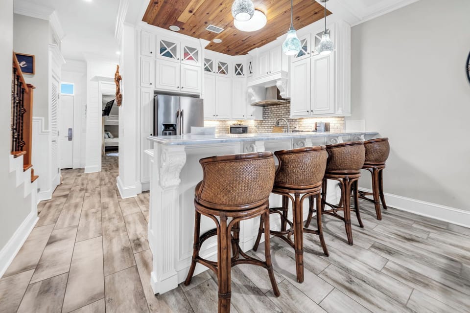 Eat-in bar seating