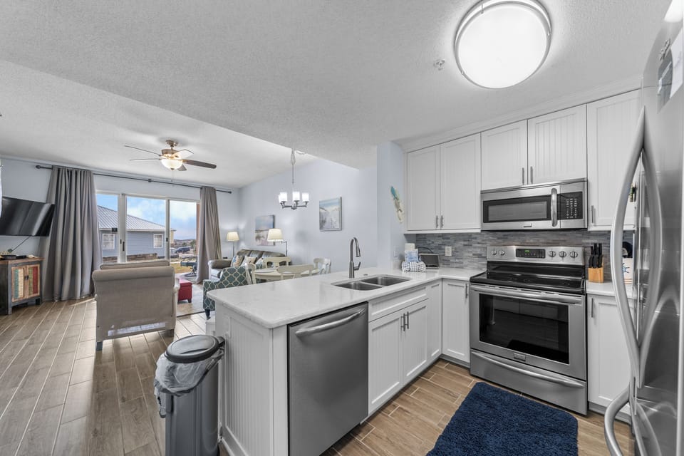 Full kitchen