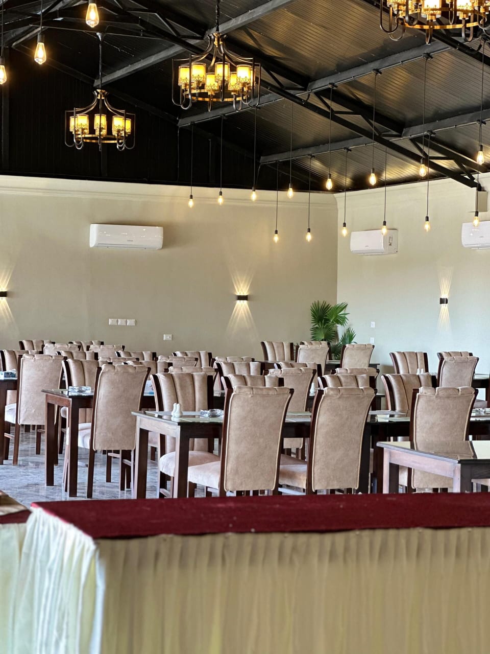 Comfort Double Room, Balcony, Mountain View | Banquet hall