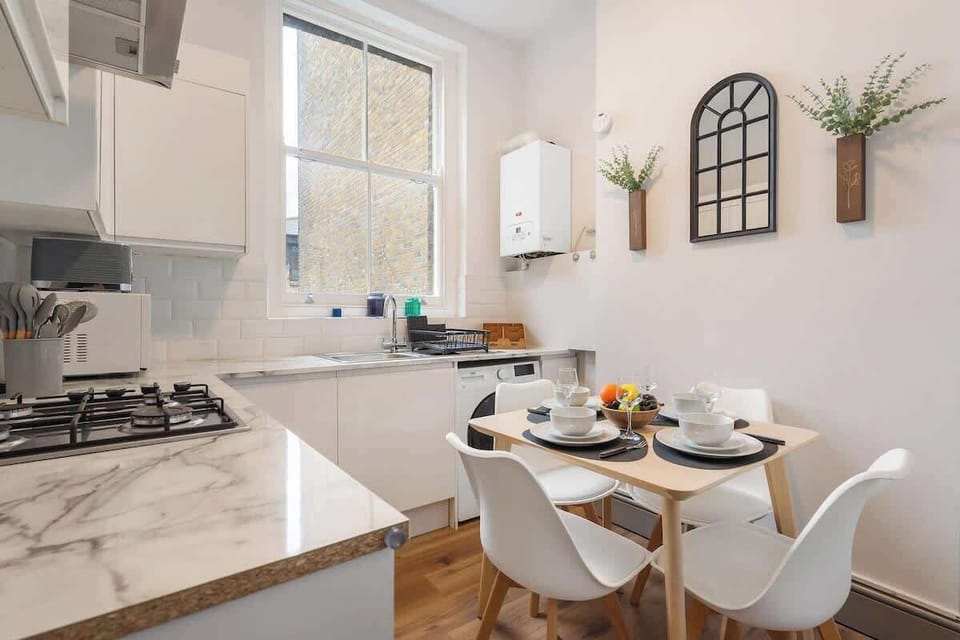 Cook and enjoy family dinners together in this well-equipped kitchen and dining area
