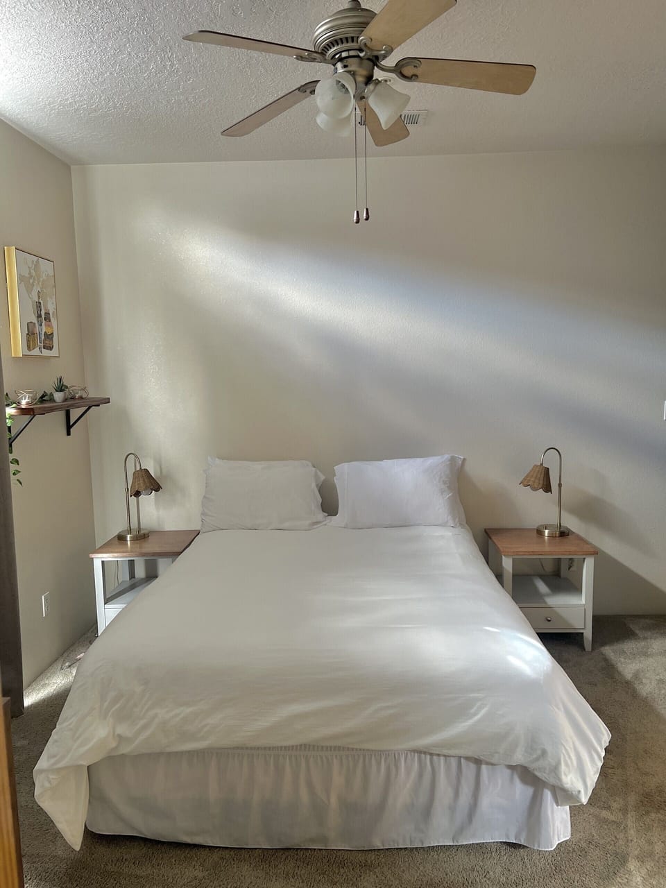 Queen bed on 3rd floor
