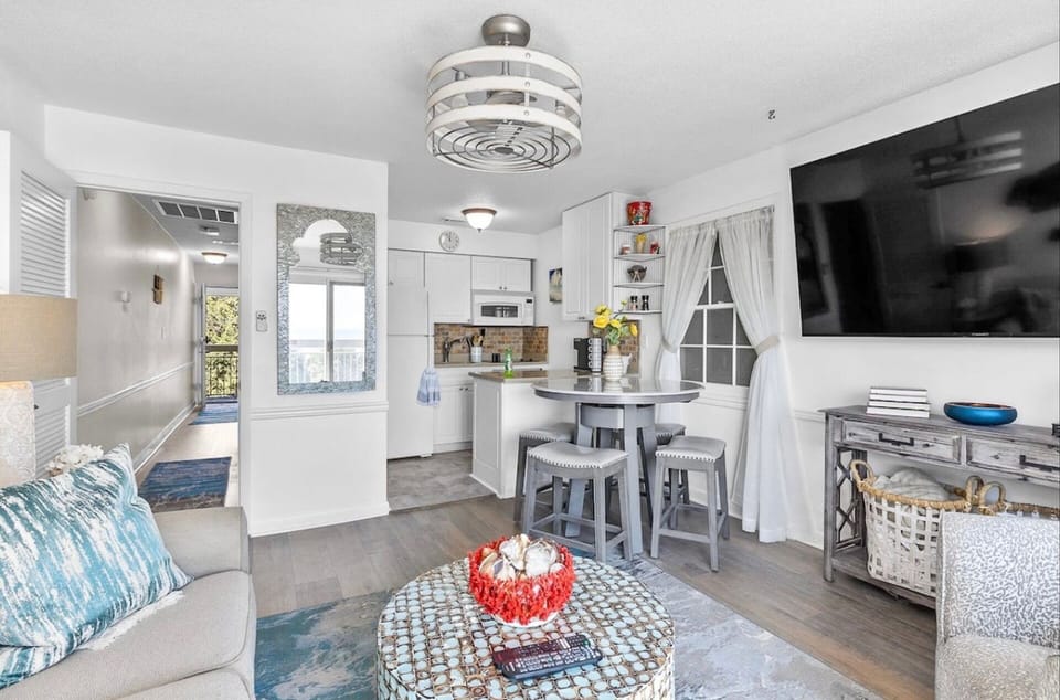 Kitchen Living room, Breakers 324 Hilton Head
