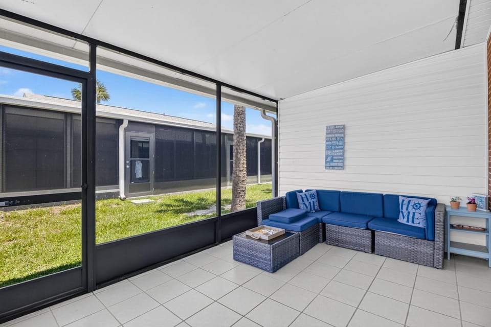 LOCATION!Lovely Venice Villa  2 min walk to beach (8584)