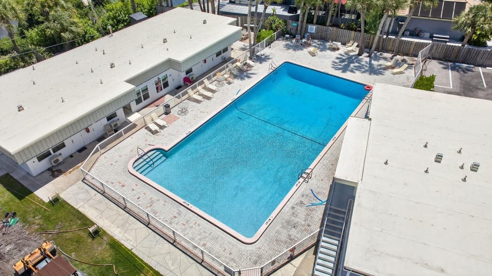 LOCATION!Lovely Venice Villa  2 min walk to beach (8595)