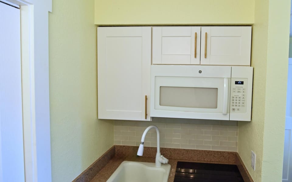 Lovely Venice Beach Studio (2 min. Walk to Beach) (6864)