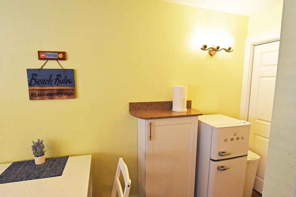 Lovely Venice Beach Studio (2 min. Walk to Beach) (6869)