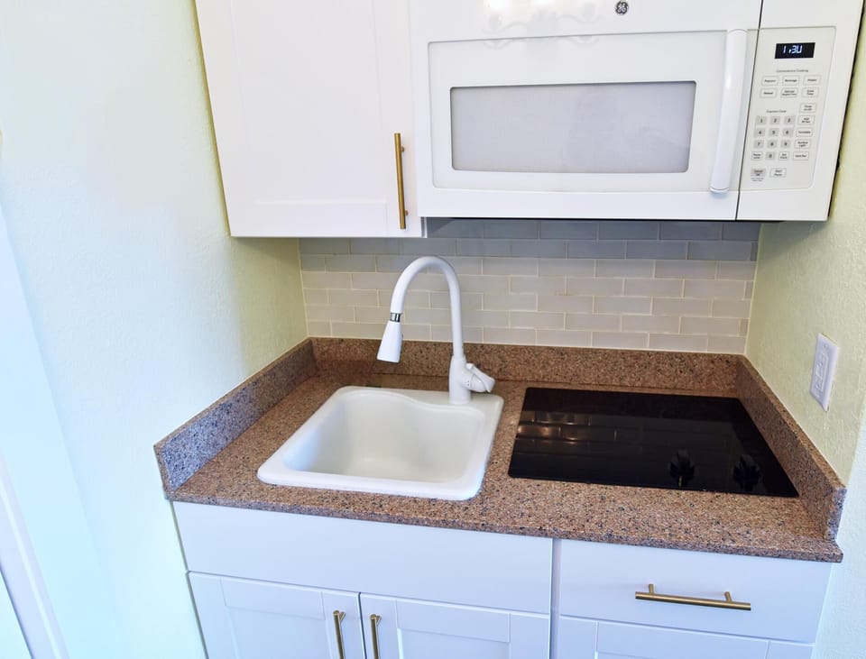 Lovely Venice Beach Studio (2 min. Walk to Beach) (6866)