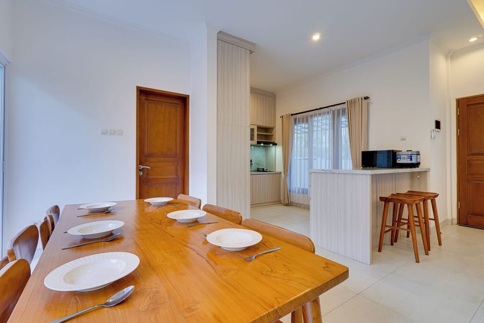 Villa, Balcony, Pool View | Dining
