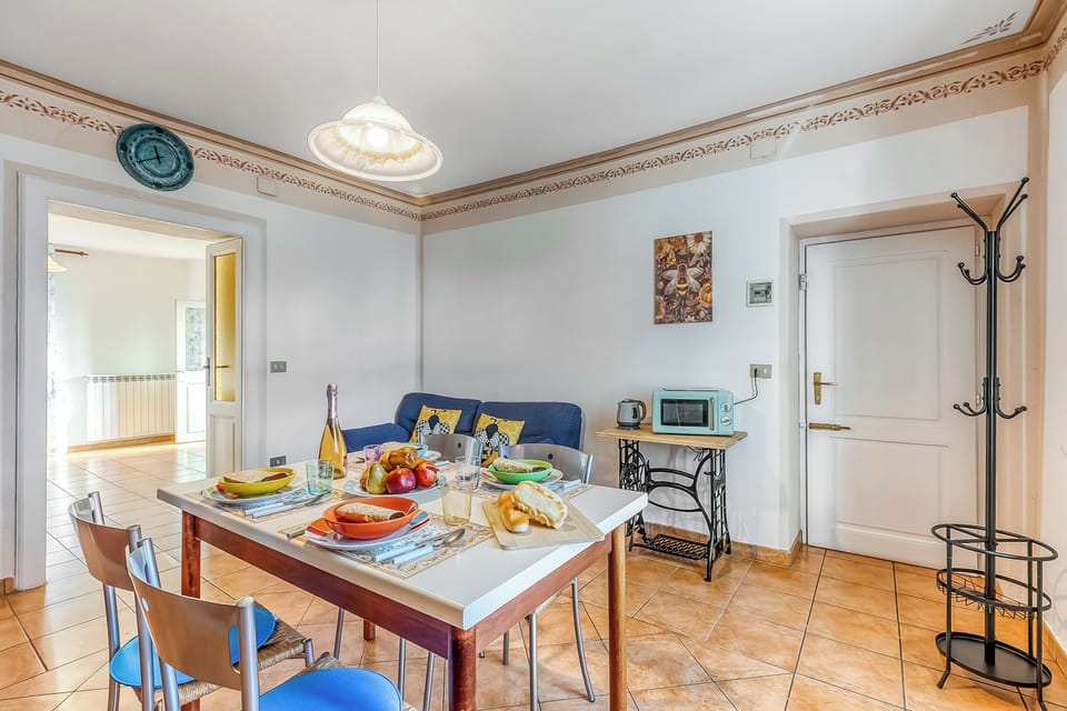 Standard Apartment, 1 Bedroom, Balcony (Bee Apartment: Luino Lakeside with) | Dining room