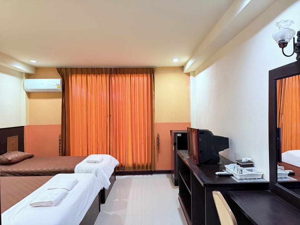 Basic Twin Room | Free WiFi