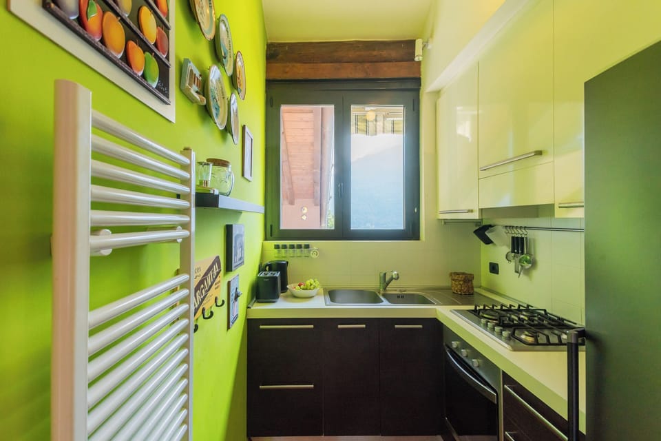 Apartment (3 Bedrooms) | Private kitchen | Microwave, oven, stovetop, espresso maker